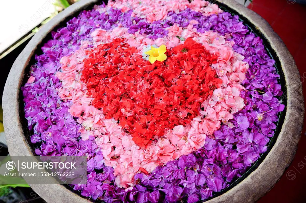 Asia, Indonesia, Bali, Ubud, market, heart made of flowers,