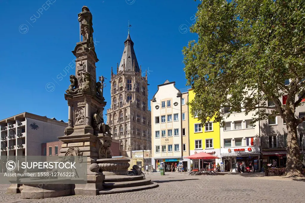 Europe, Germany, North Rhine-Westphalia, Cologne, old town, Jan-von-Werth-Denkmal (monument) (monument) infront of townhall tower