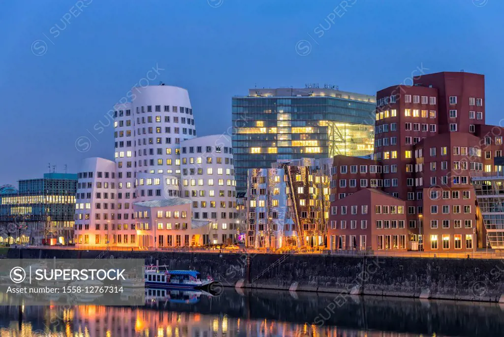 Düsseldorf, North Rhine-Westphalia, Germany, office building in the media harbour