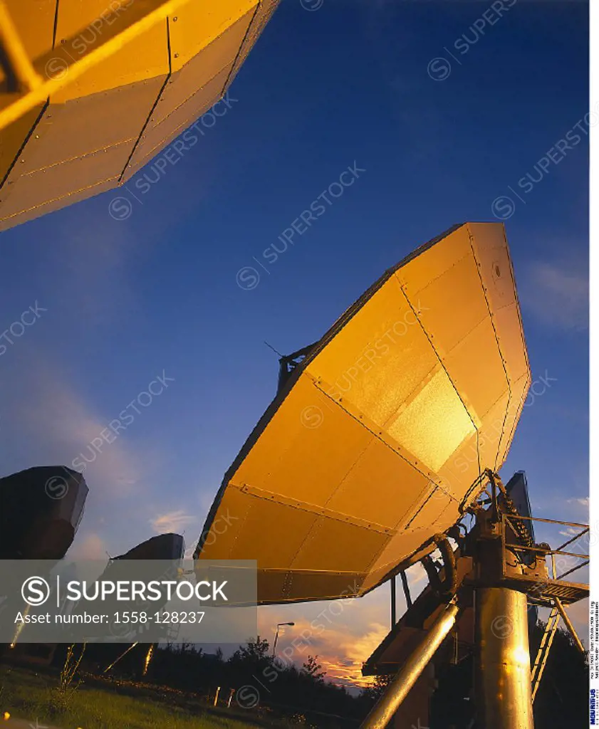Satellite installation, Dusk
