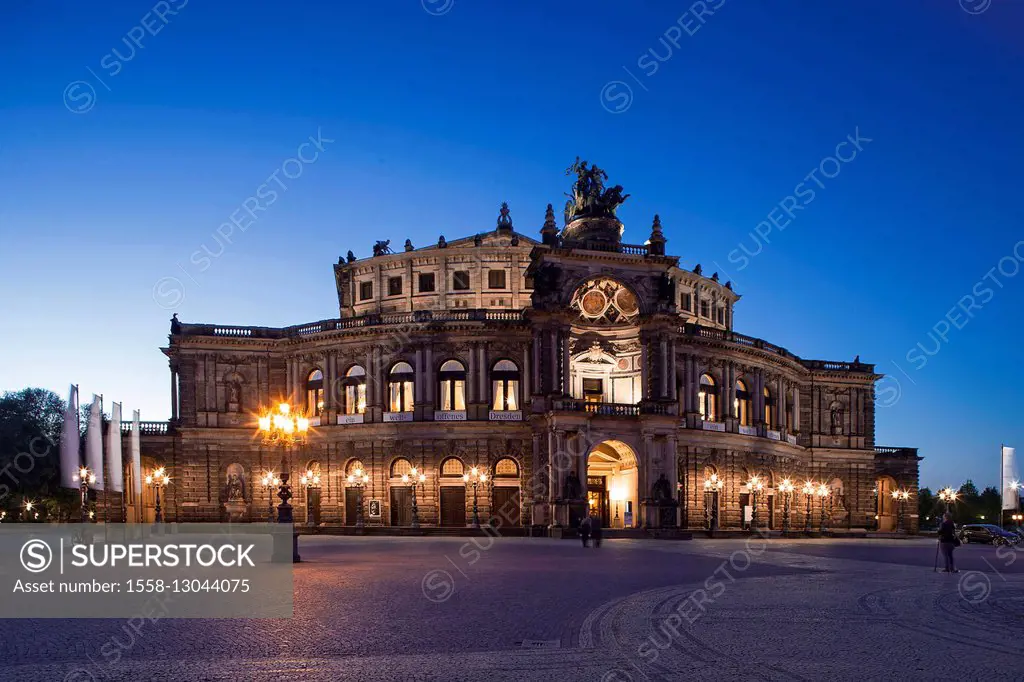 Dresden Semperoper by night
