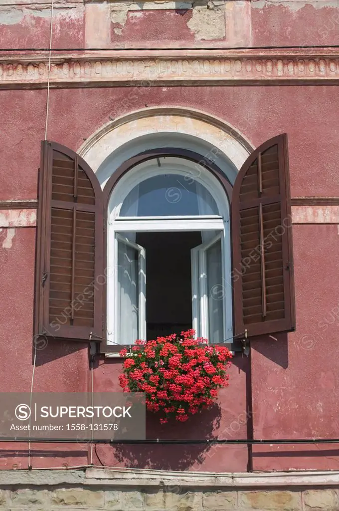Slovenia, region Primorska, Piran, house, detail, windows, shutters, flower-jewelry, residence, facade, renovation-needy, weathers house-facade bow-wi...