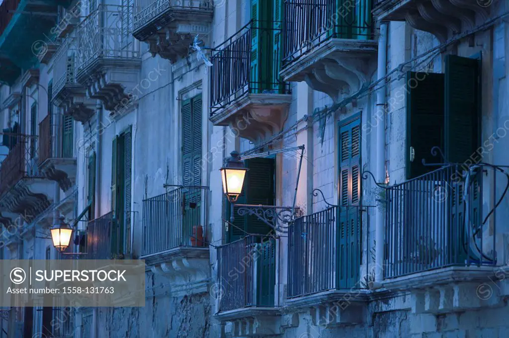 Italy, island, Sicily, island Sicily, Syrakus island Ortigia Häuserreihe facades, lanterns, detail, South-Italy, destination, culture, sight, city, di...