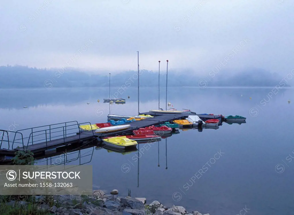 Poland, river Dunajec, bridge, boats, fog, Eastern Europe, water, landing place, wood-bridge, sailboats, pedal boate, foggy, deserted, leaves, mysteri...