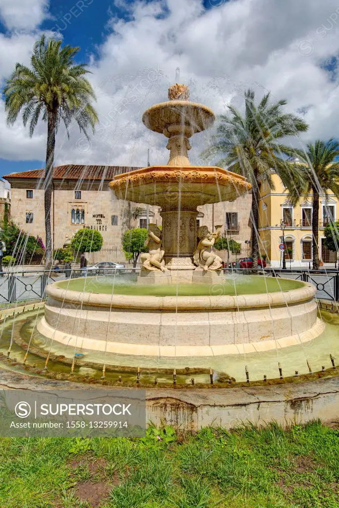 Fountain on the Plaza de España, hotel Merida Palace, Merida, Extremadura, Spain, Europe