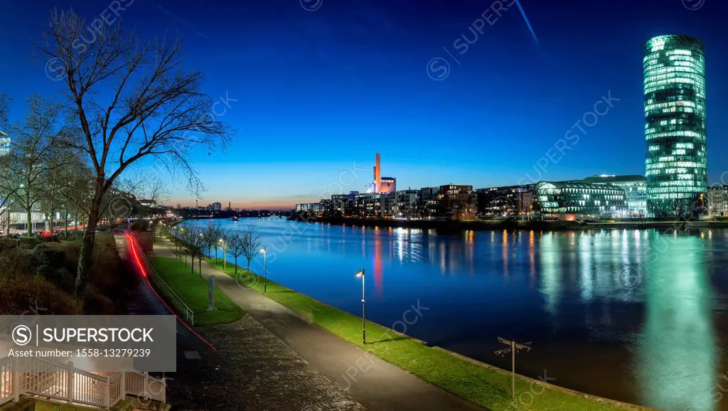 Germany, Hessen, Frankfurt on the Main, Westhafen with the Westhafen Tower and the skyline
