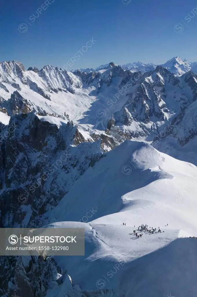 France, department Haute-Savoie, Savoyer Alps, Mont Blanc, Aiguille you Midi, skiers, overview, winter, Französische Alpen, mountains, mountains, moun...