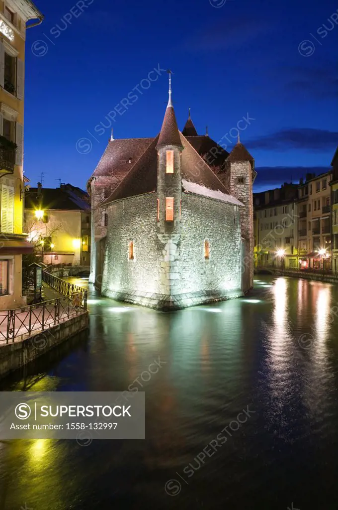 France, department Haute-Savoie, Annecy, Old Town, Canal de Thiou, palace de l´Isle, evening, southeast-France, Französische Alpen, city view, waters,...