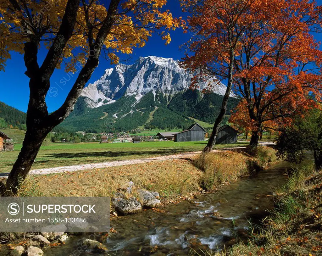 Austria, Tyrol, Ehrwald, locality perspective, Zugspitze, autumn, North-Tyrol, Außerfern, location Lermoos, gaze, Wetterstein-mountains, mountain, sym...