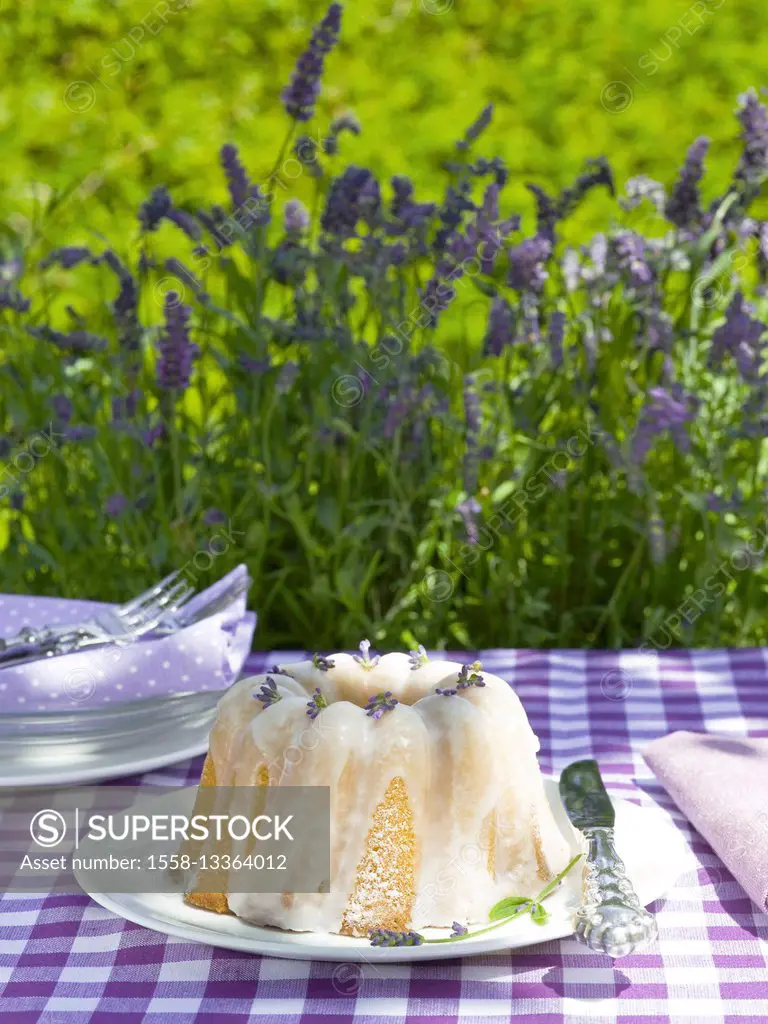 Lemon Gugelhupf (cake) with lavender