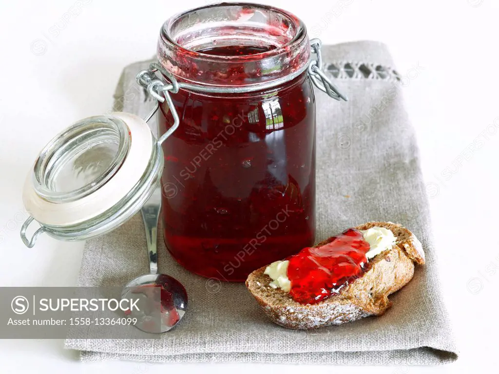 Spelt bread with currants marmelade