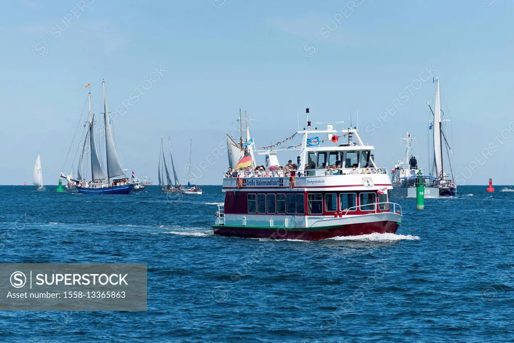 Germany, Mecklenburg-Western Pomerania, Warnemünde, Hanse Sail, excursion boat (harbour tour)