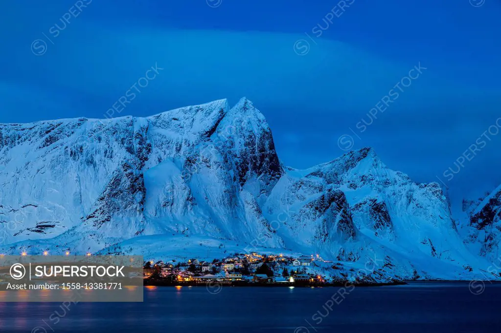 Norway, Nordland, Lofoten, Moskenes, Reine, Winter Lofoten