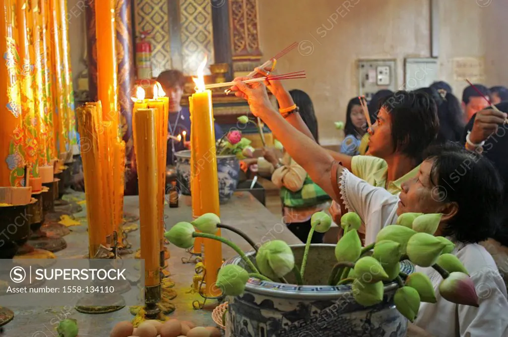 Thailand, Ayutthaya, wade Phanang Choeng, temples, interior, believers, sacrifices,