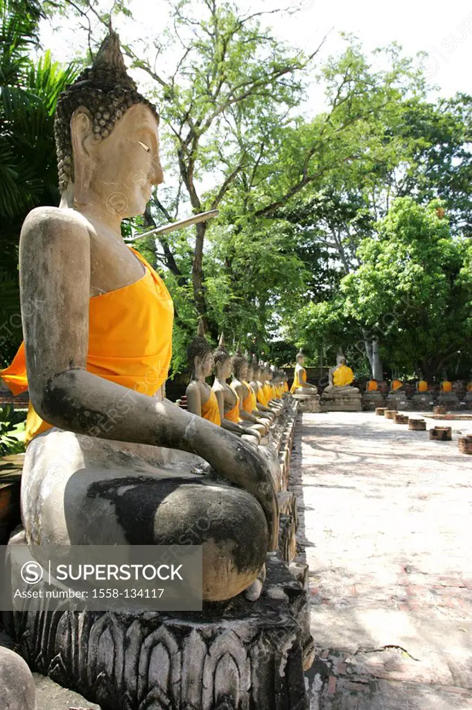 Thailand, Ayutthaya, wade Yai Chai-Mongkol, statues of buddha, outside,
