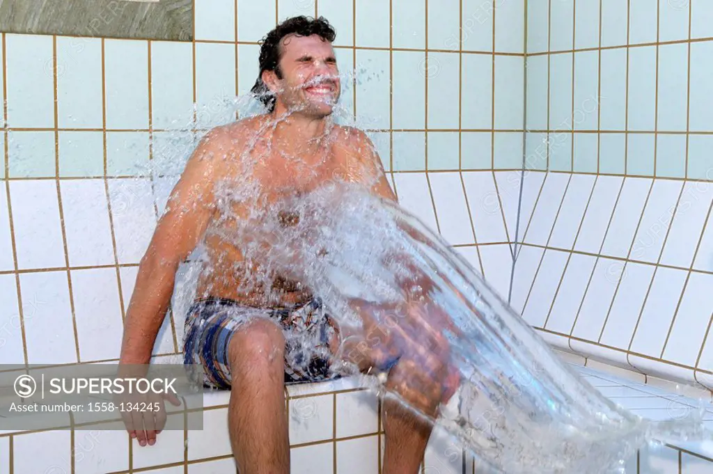 Man, Türkisches bathwellness, relaxation, water-casting, cooling,