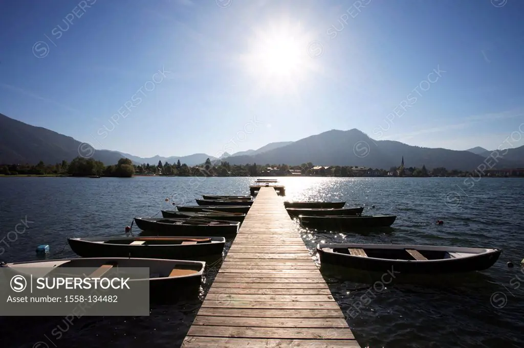 Germany, Bavaria, Tegernsee, bridge, rowboats, back light, autumn, Upper Bavaria, mountains, Mangfall-mountains, waters, lake, water, boat-distributio...