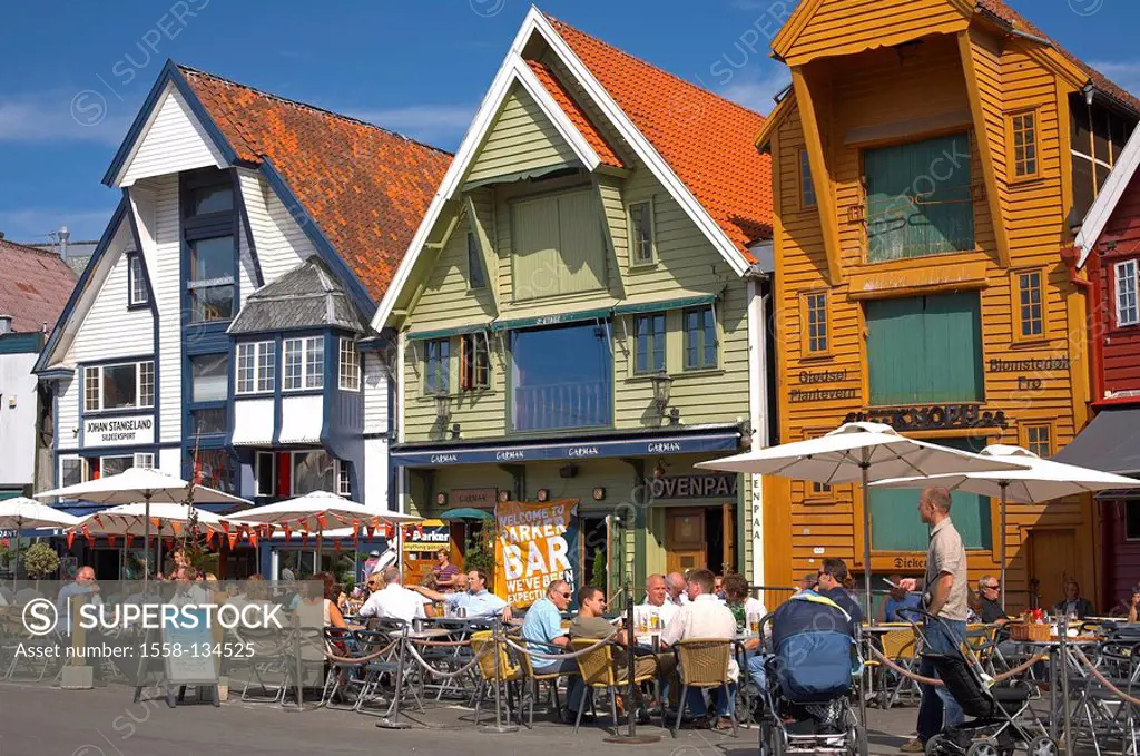 Norway, Stavanger, pavement cafés, guests, summer, Scandinavia, southwest-coast, city, houses, wood-houses, facades, house-facades, differently-colorf...