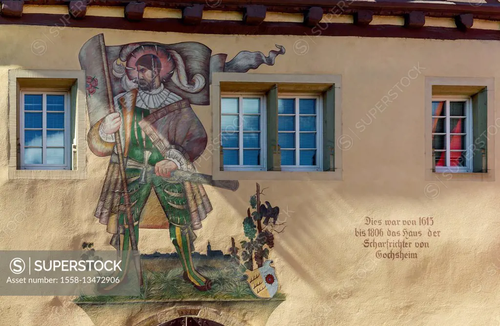 Germany, Baden-Wurttemberg, Kraichtal-Gochsheim, Thice judge's house of 1615 in the suburb, facade painting, representation of a sharp judge and text:...