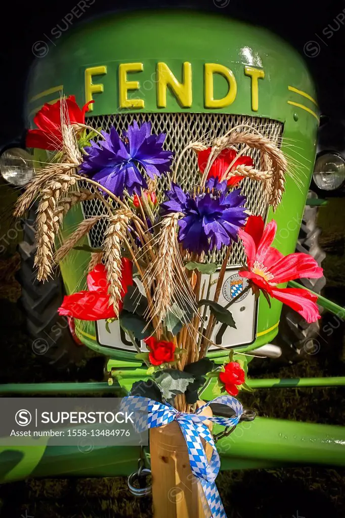 Tractor, Fendt, floral decoration, detail,