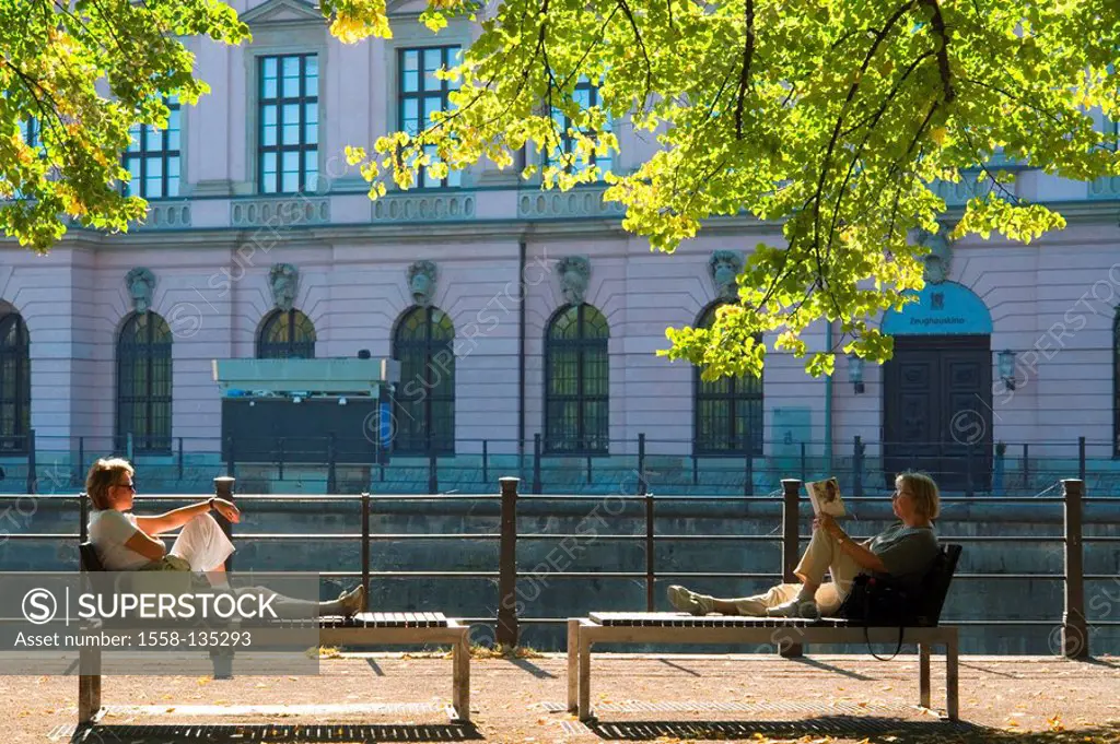 Germany, Berlin, Lustgarten, seat-benches, women, relaxation, at the side, no models capital, district, Berlin-middle, park, release, city, leisure ti...