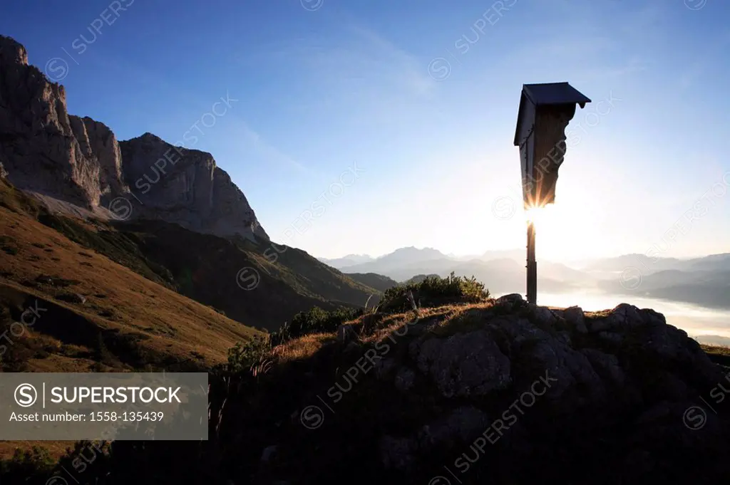 Austria, Tyrol, Wilder Kaiser, Baumgartenkopf wood-cross back light autumn Alps, mountains, Kaisergebirge, mountain scenery, Bergpanorma, summit, cros...