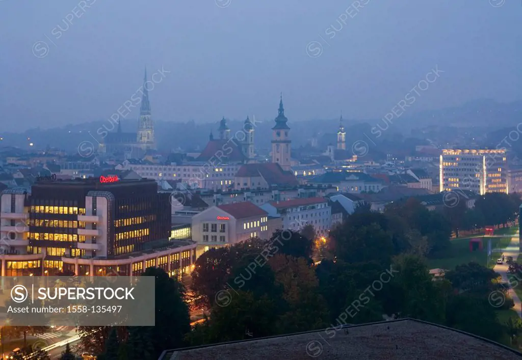 Austria, waiter-roaster-empire, Linz, city view, twilight, cityscape, houses, residences, buildings, churches, steeples, evening-mood, fog,