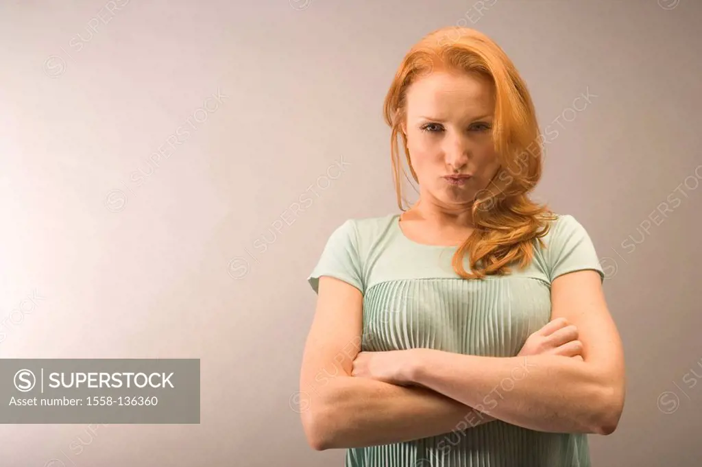 Woman, red-hairy, poor, facial expression, crosses displeasure, fury anger watching, camera, portrait, studio 20-30 years, series, concept, emotions, ...