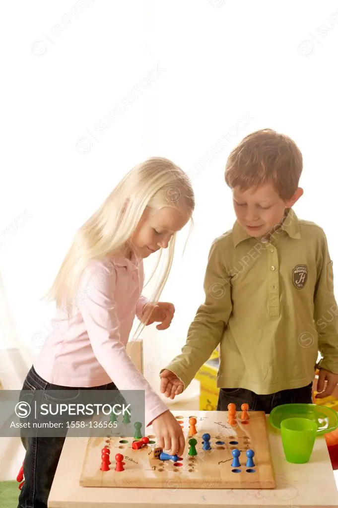 girl, boy, Mensch-Ärgere-Dich-Nicht, plays, detail, series, people, children, board-game, game, dice, wood-dice, cheerfully, fun, enjoyments, together...