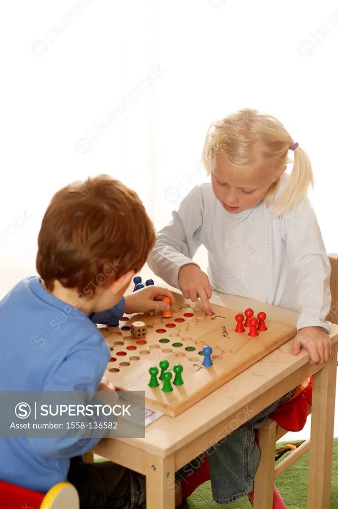girl, boy, Mensch-Ärgere-Dich-Nicht, plays, detail, series, people, children, board-game, game, dice, wood-dice, cheerfully, fun, enjoyments, together...