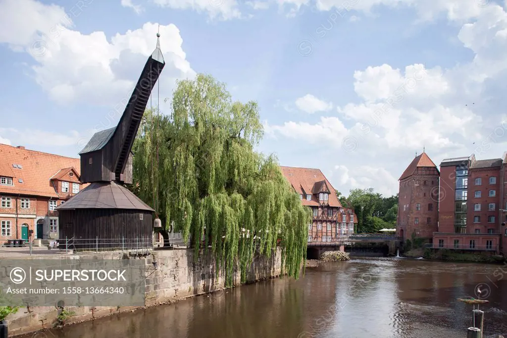 Old Crane, Lüner Mill, Ilmenau, Abtsmühle (mill) and abtswasserkunst (monument), Old Town, Luneburg, Lower Saxony, Germany, Europe