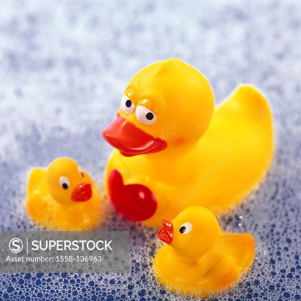 Foam-bath, rubber-ducks, yellow, duck-family, swims, water, bath-water, foam, toy, bath-toy, water-toy, ducks, de little three big, small, size-differ...