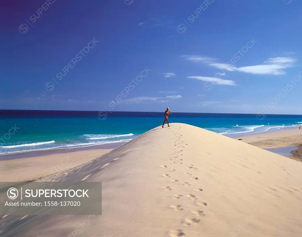 Spain, Canaries, island Fuerteventura, peninsula Jandia, Risco of the Paso, dune, woman, bikini, lake, Meeresküste, coast-landscape, landscape, coast,...