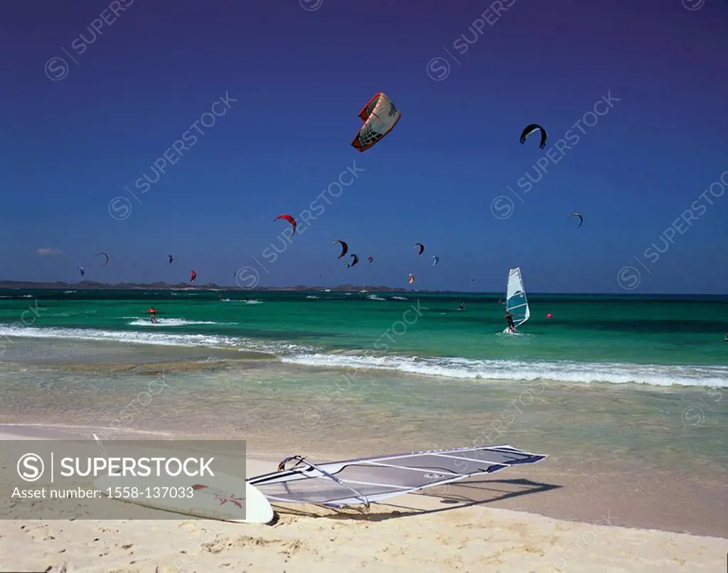 Spain, Canaries, island Fuerteventura, Corralejo, Playas de Corralejo, beach, surfboard, Kitesurfer, windsurfers, lake, Meeresküste, coast, destinatio...