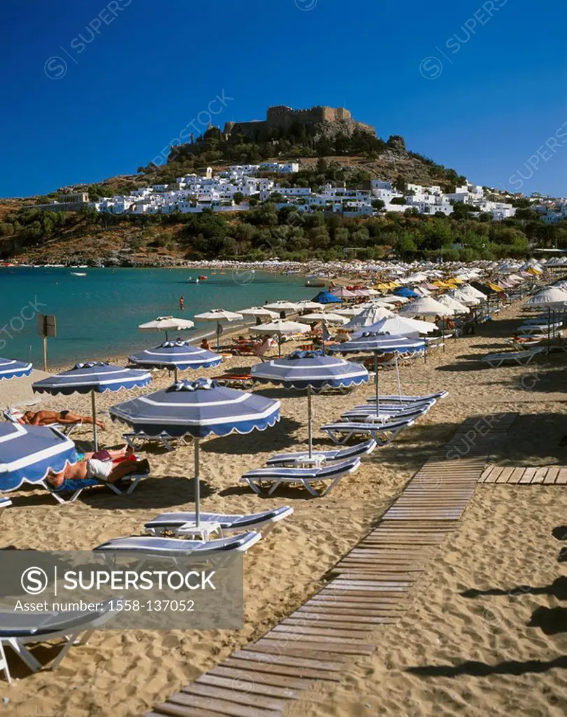 Greece, Dodekanes, island Rhodes, coast, Lindos, sandy beach, swimmers, city, castle-mountain, Johanniterfestung, lake, Aegean, Meeresküste, coast-lan...