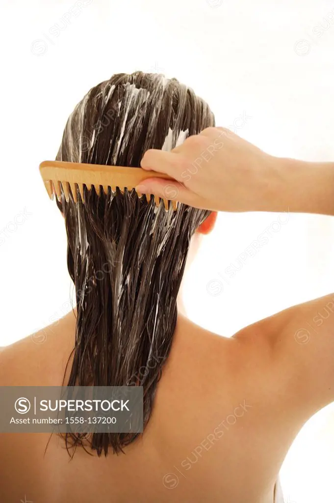 Woman, hair care, cure, is too bulky, strand-comb, back view, detail, series, people, young, hair, wet, cure-packet, care-product, residence time, eff...