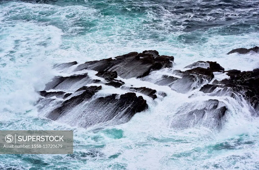 Ireland, County Clare, surf rock in Kilkee, Irish Sea