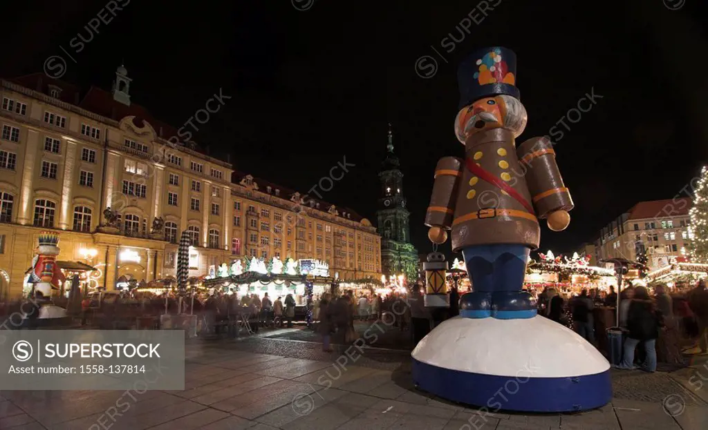Germany, Saxony, Dresden, Striezelmarkt, Christmas-market, wood-figure, watchmen, visitors, evening, city-place, stallcourt, cross-church, church, mar...