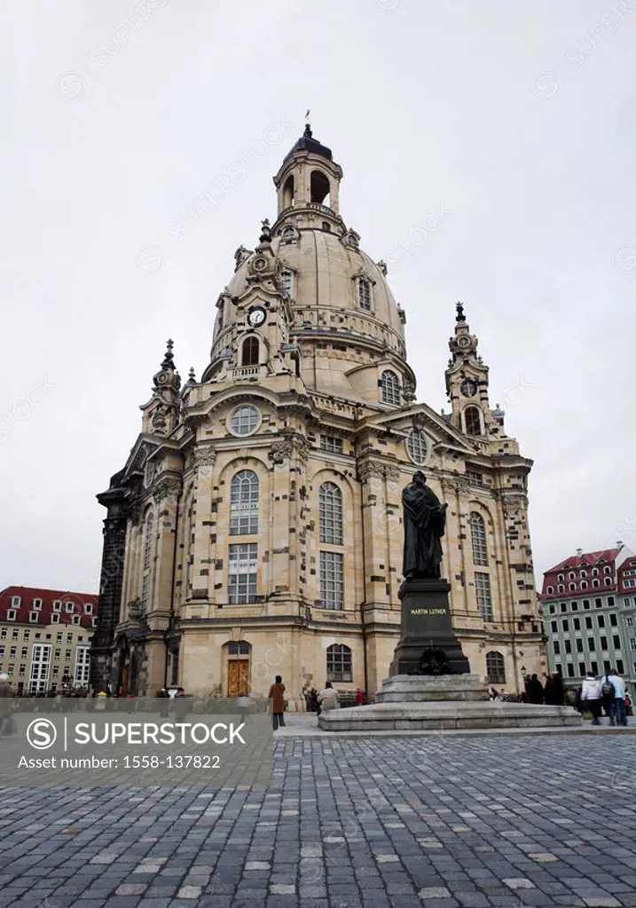 Germany, Saxony, Dresden, Frauenkirche, forecourt, Luther-statue, tourists, church, cathedral, baroque, baroque-church, architecture, UNESCO-Weltkultu...