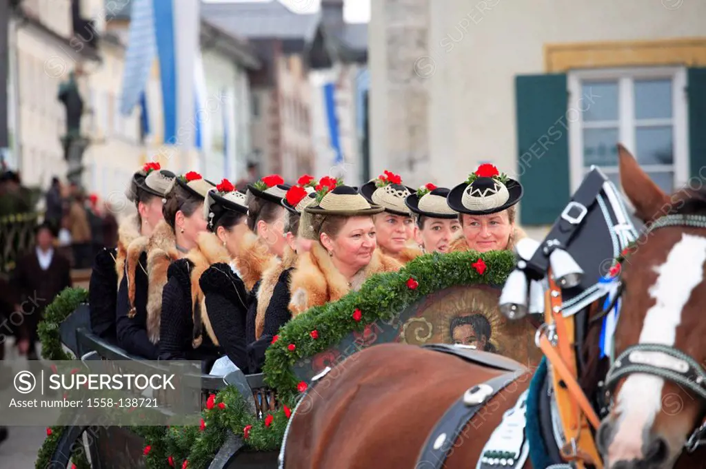 Germany, Bavaria, Bad tölz, Leonhardiritt, horse-cars, women, official dress,
