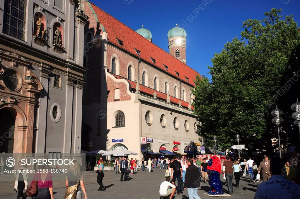 Germany, Bavaria, Munich, pedestrian precinct, passers-by, summer,