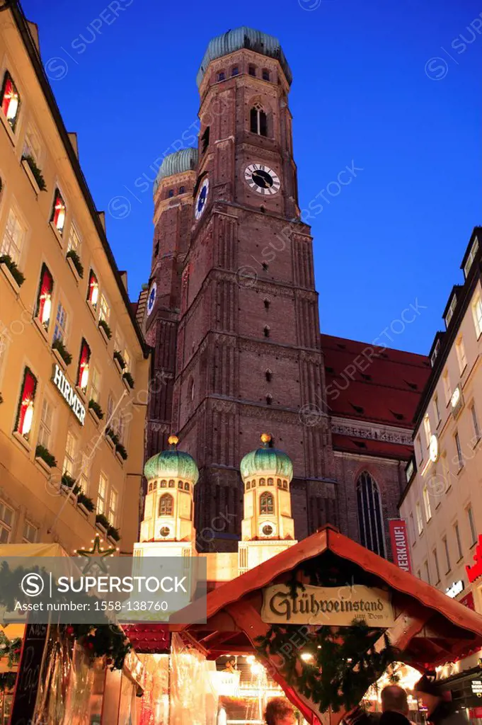 Germany, Bavaria, Munich, Christmas market, Frauenkirche, mulled wine-stand, evening,