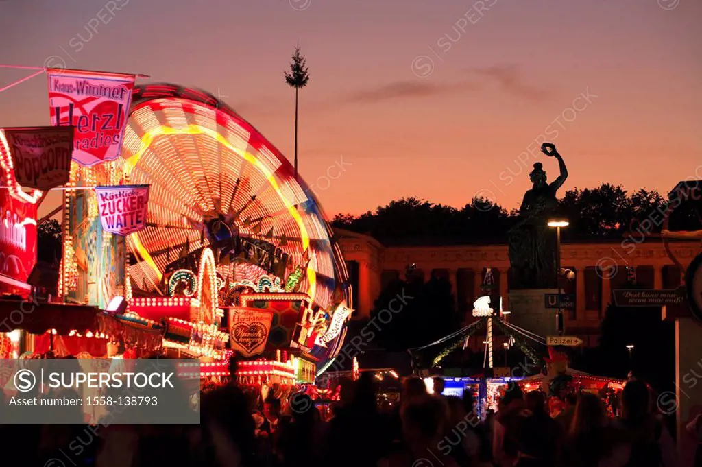Germany, Bavaria, Munich, Oktoberfest, showmen, driving-businesses, visitors, evening,