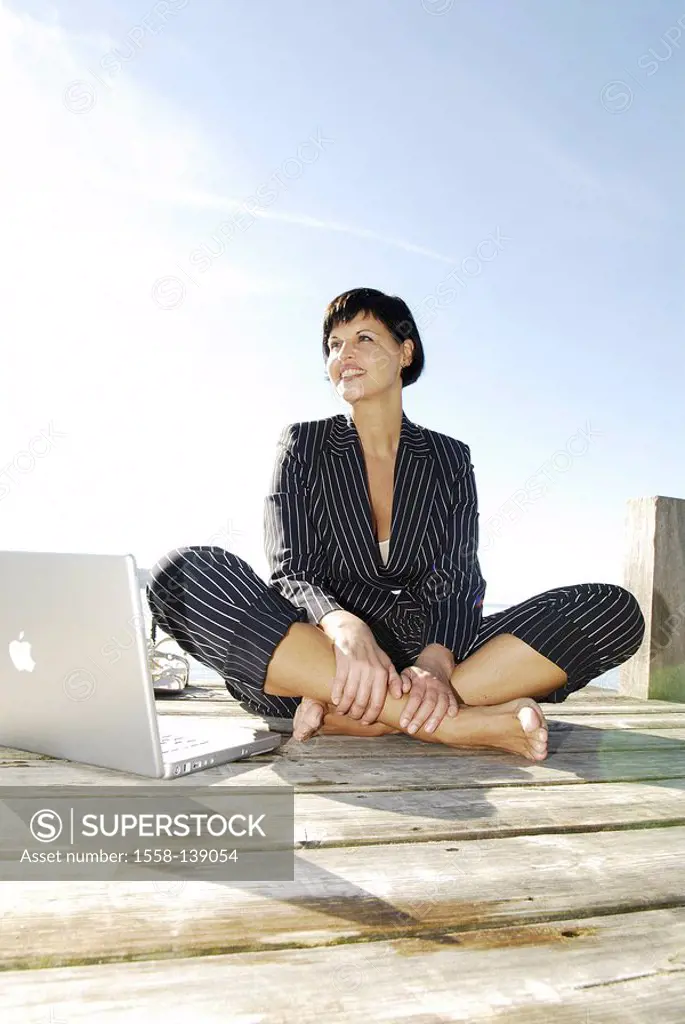 Woman, smiling, bridge, sitting, tailor-seat, laptop, no property release, series, people, 30-40 years, brunette, pant suit, businesswoman, leisure ti...
