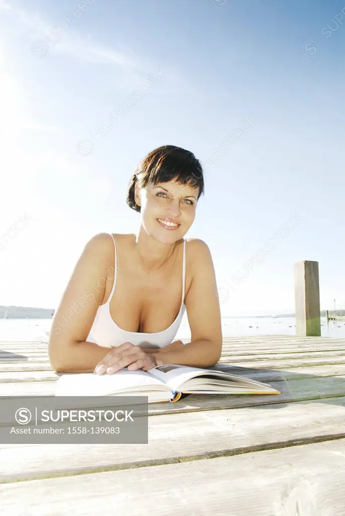 Lies woman, bridge, book, reading, portrait, series, people, woman-portrait, 30-40 years, brunette, summery, summer, sunny, outside, lake, alone, leis...