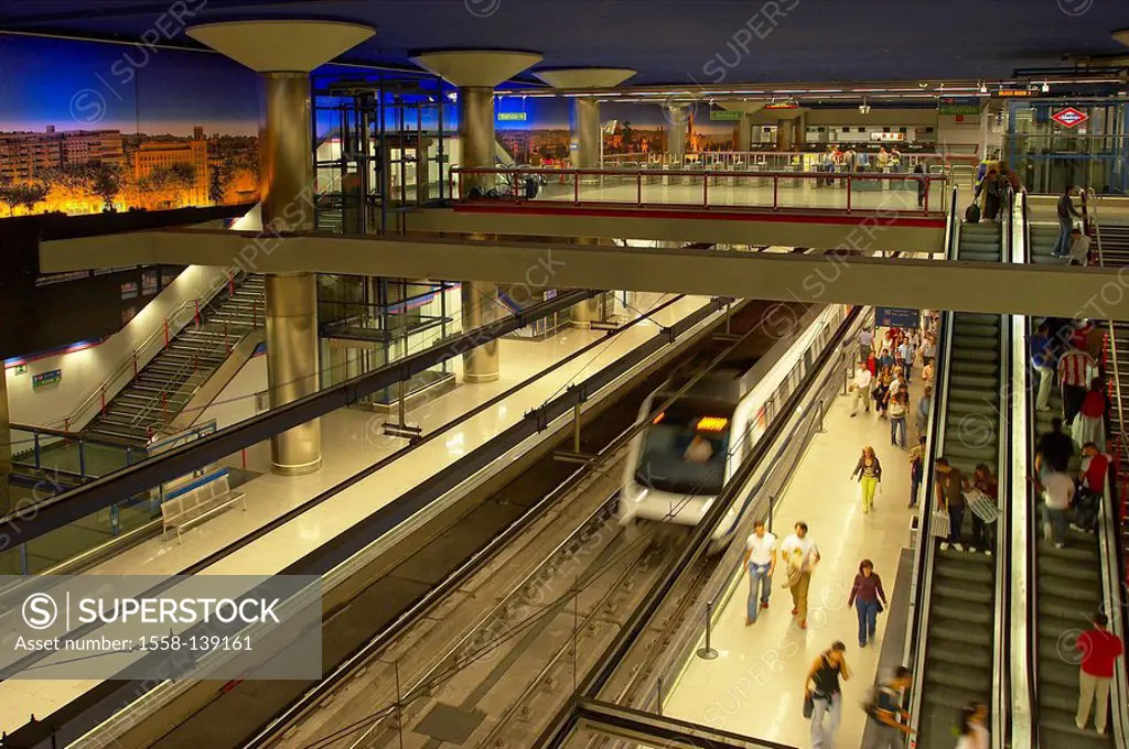 Spain, Madrid, subway-station, Nuevo Ministerios, passengers,