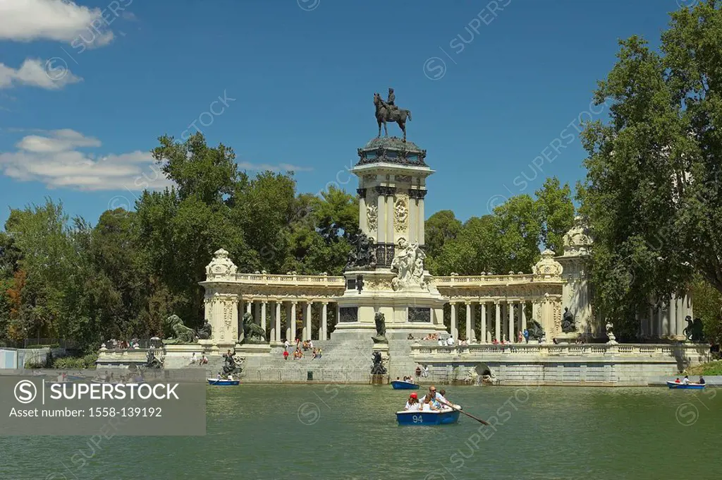 Spain, Madrid, city-park, Parque Del Retiro, park-visitors, lake, rowboats,