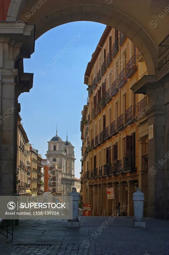 Spain, Madrid, Plaza mayor, archway, cathedral San Isidoro,