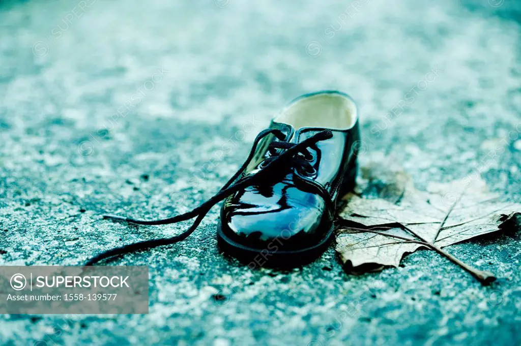 lost child-shoe,