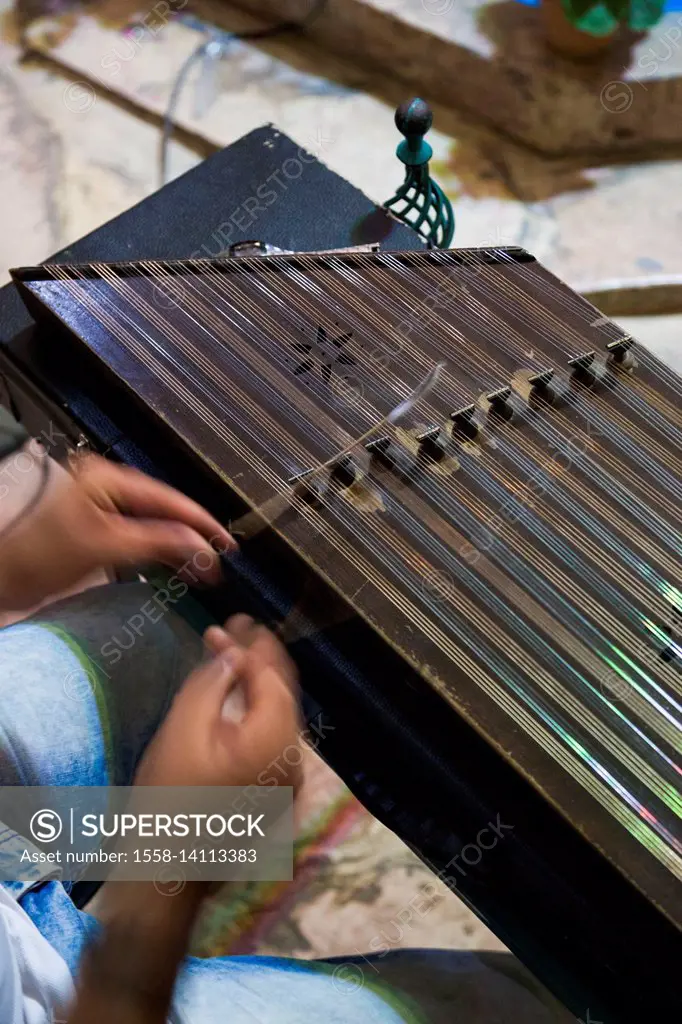 Iran, Southeastern Iran, Kerman, End to End Bazaar, teahouse and traditional musicians playing on Santur, Persian hammered dulcimer